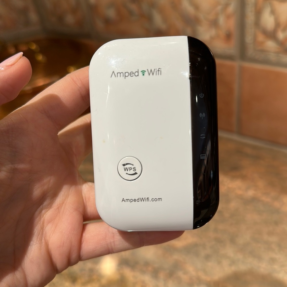 Amped WiFi - WiFi Amplifier a plug In